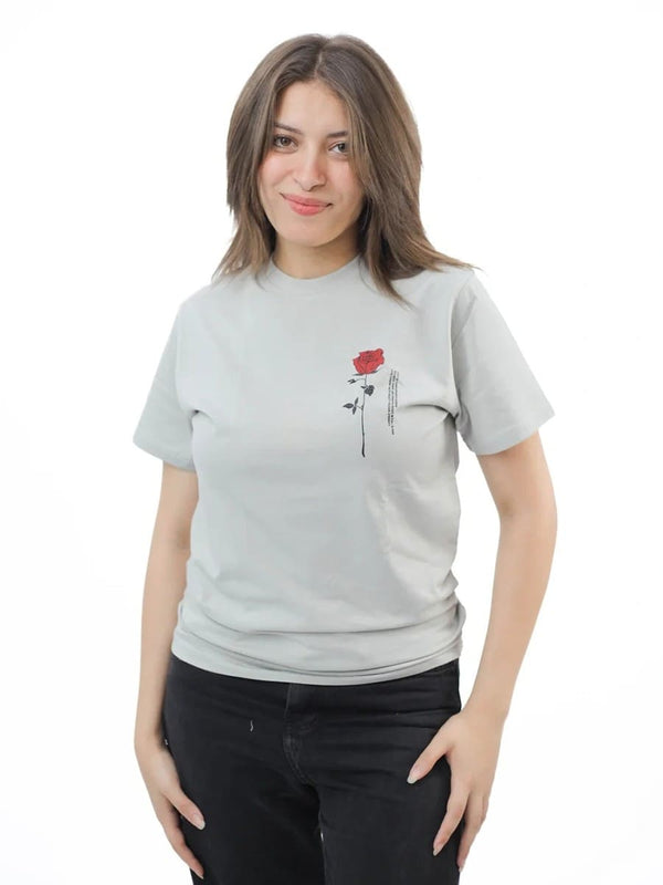 تيشيرت رمادي بطبعة وردة