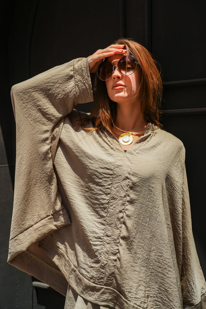 طقم حريمي حرير راقٍ للمناسبات