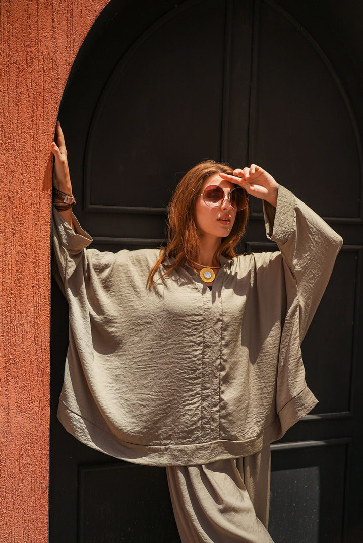 طقم حريمي حرير راقٍ للمناسبات