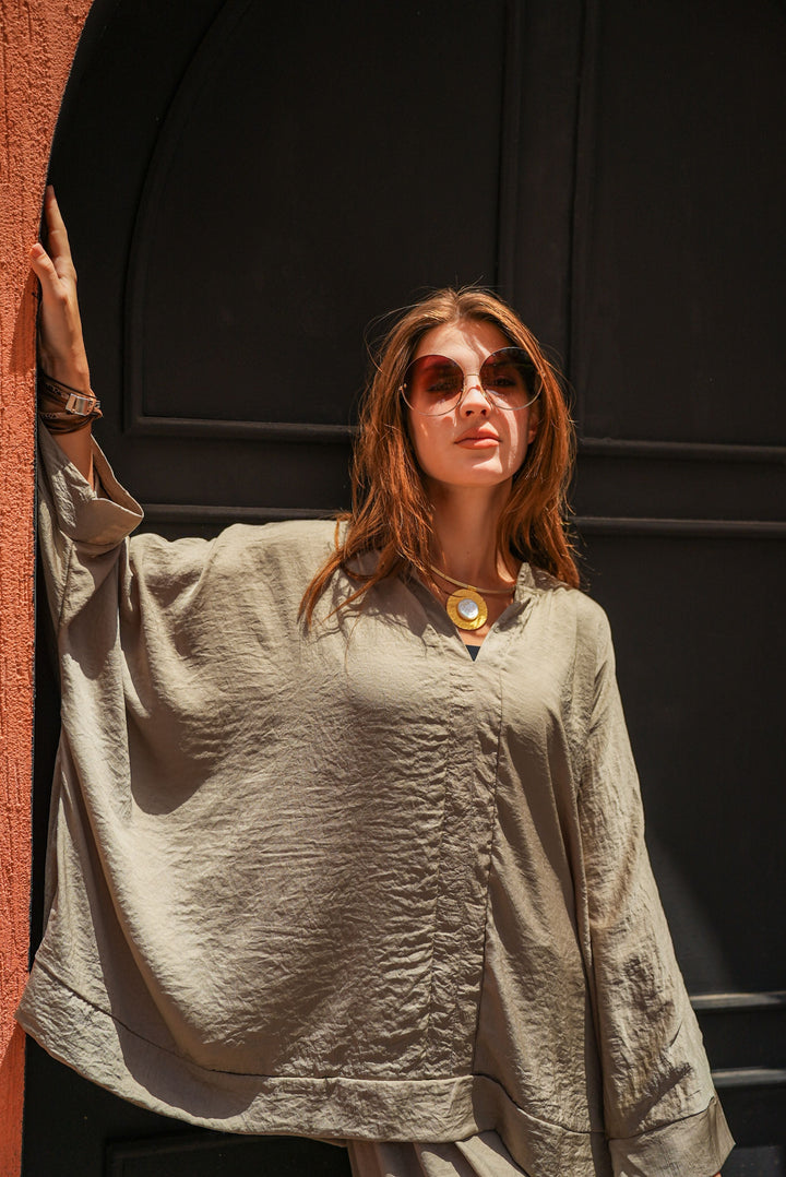 طقم حريمي حرير راقٍ للمناسبات