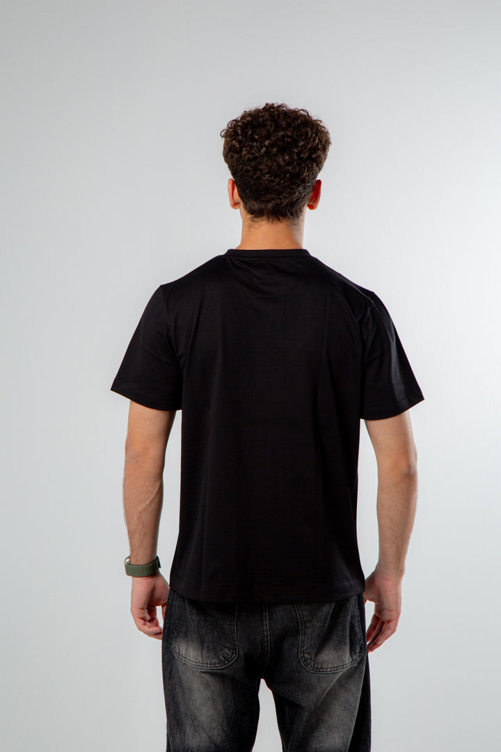 Regular Fit T-Shirt – Legendary Black.