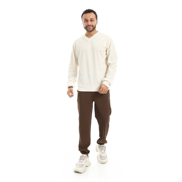 Men's pajamas with a V-neck and comfortable cotton material