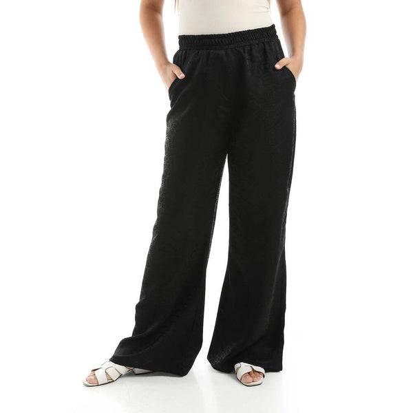 Stylish women's loose-fitting pants made from comfortable cotton