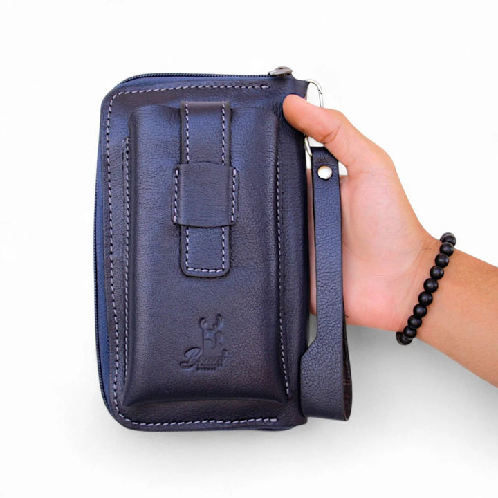 شنطة يد رجالي أنيقة من الجلد الطبيعي – متعددة الاستخدام بيد ثابتة وقابلة للإزالة.