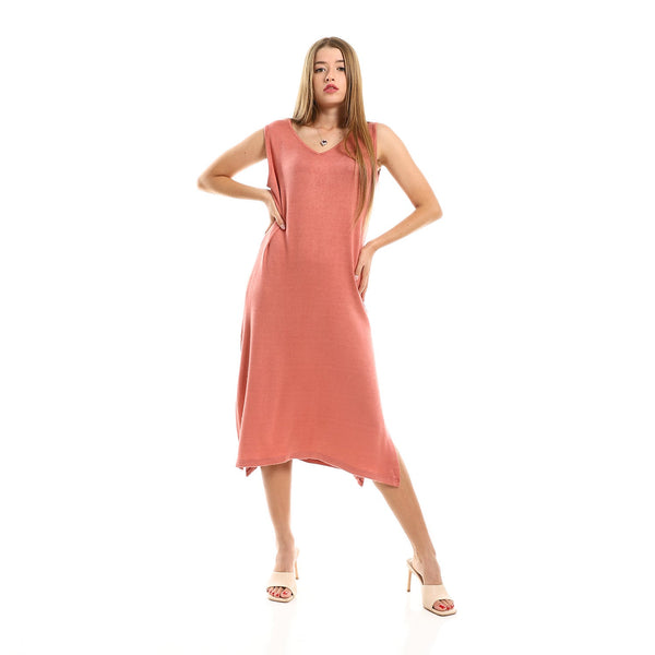 Women's sleeveless dress with side slits